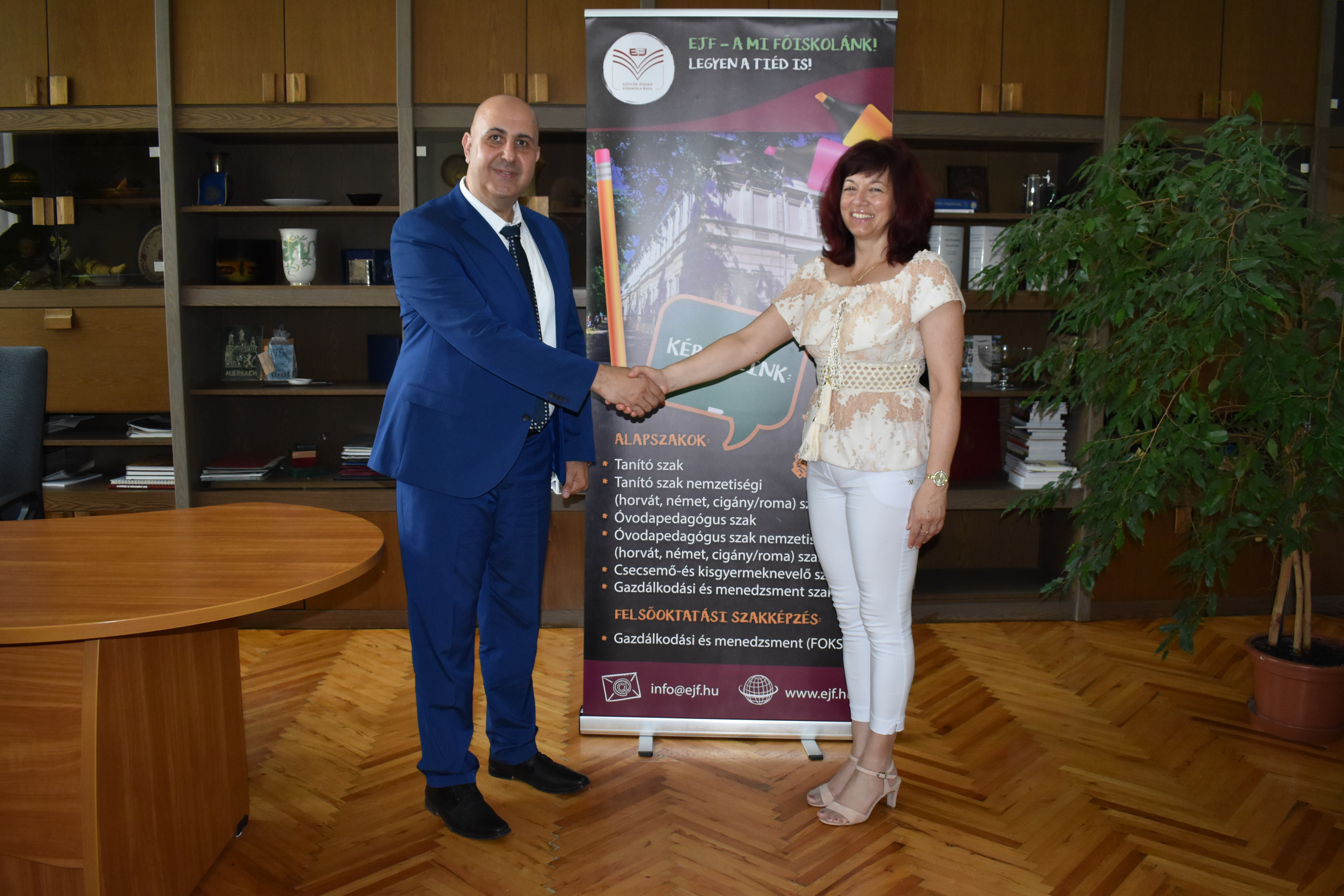The beginning of the collaboration was sealed with a handshake.