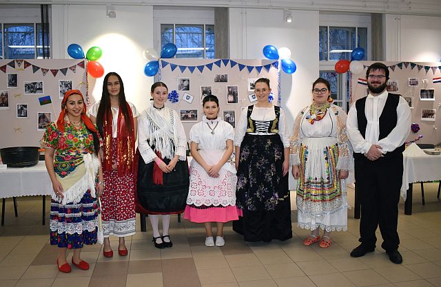 Nemzetiségi est