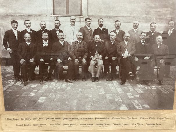A bajai képezde egykori tanárai.