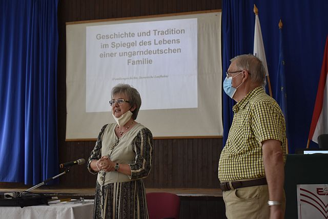 Az írót dr. Manz Adelheid köszöntötte a főiskolán.